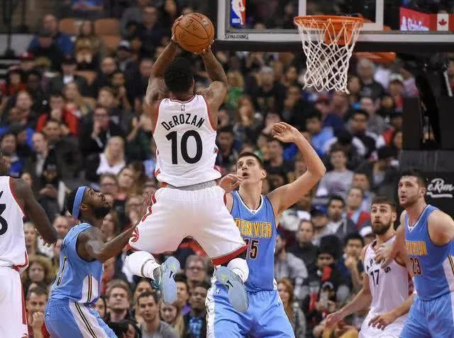 显得更加严 显得更加严