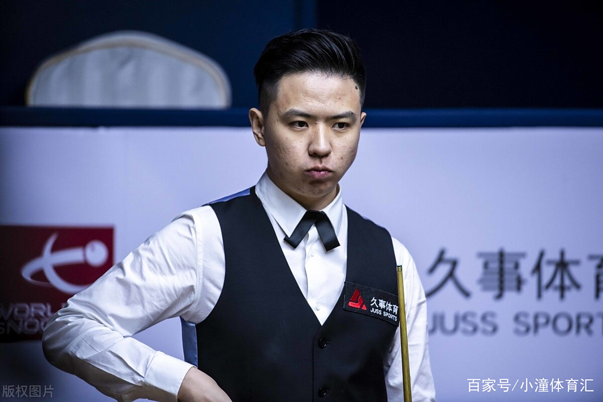 俄罗斯选手背低音炮跑马拉松：边跑边唱会让我更快乐，希望能破纪录.